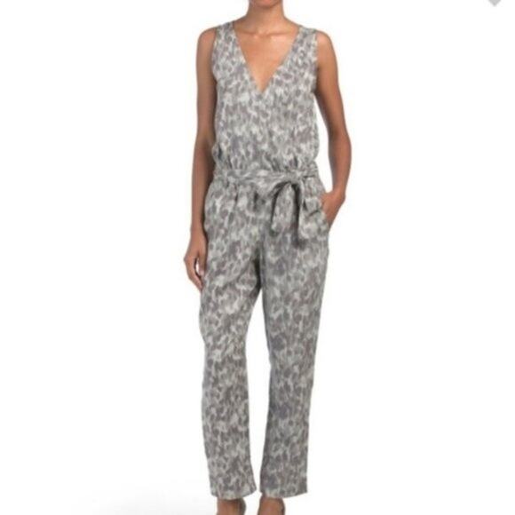 Anthropologie Cloth & Stone Womens Romper M Gray Leopard Print Jumpsuit Surplice - Picture 1 of 7